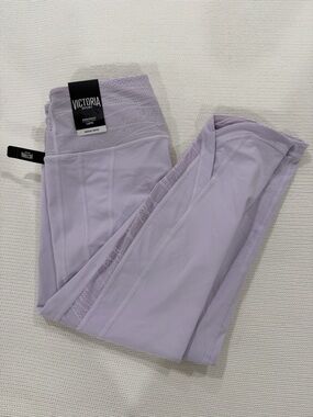 NWT Victoria's Secret Knockout Capri Leggings in Lilac Purple
